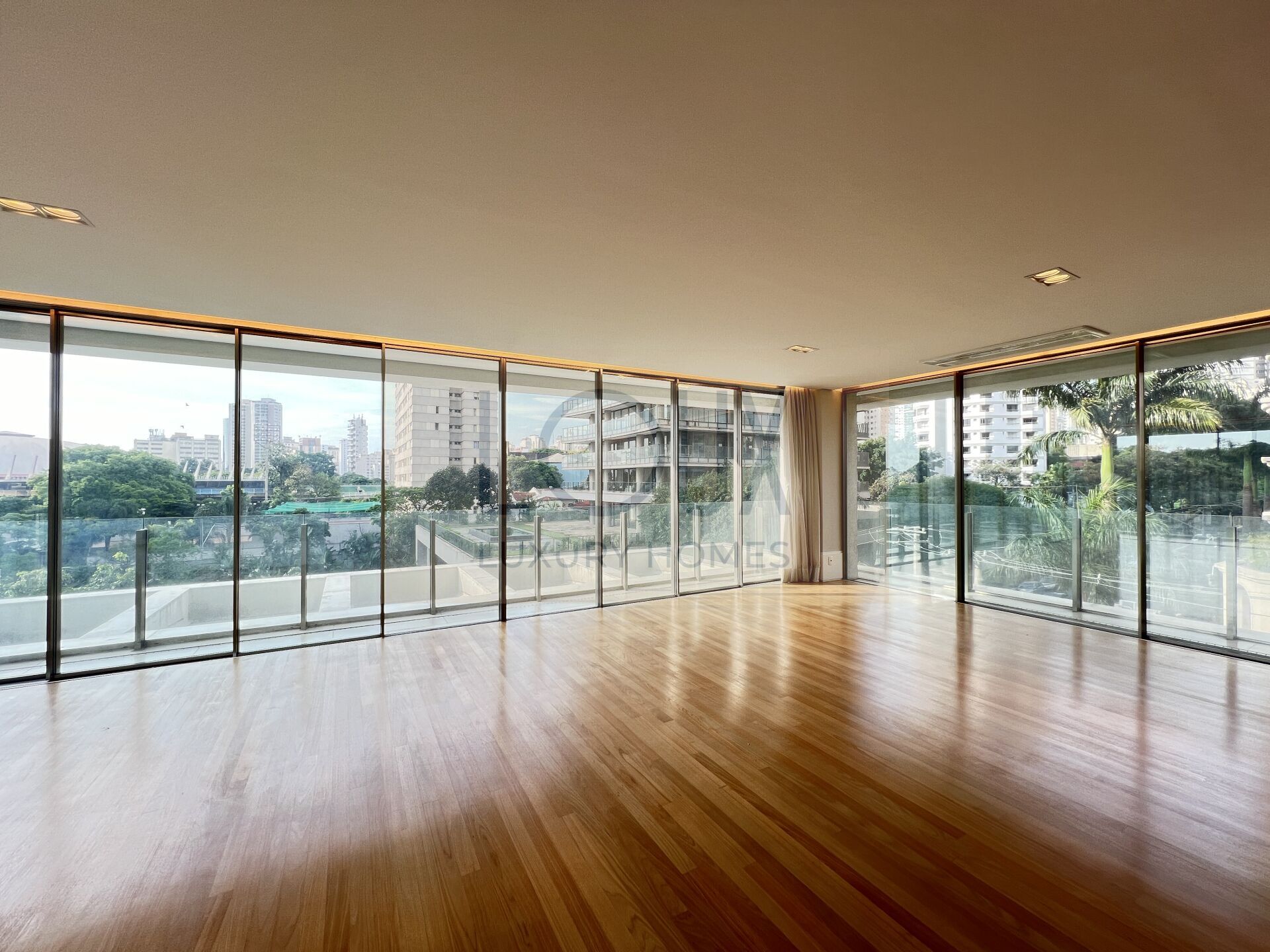 Apartamento Garden à venda no bairro de Moema-2 - 568m², 4 suítes
